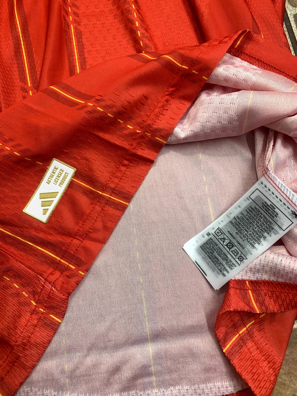 Adidas Spain 2026 World Cup Player Jersey Size M - Picture 3 of 5